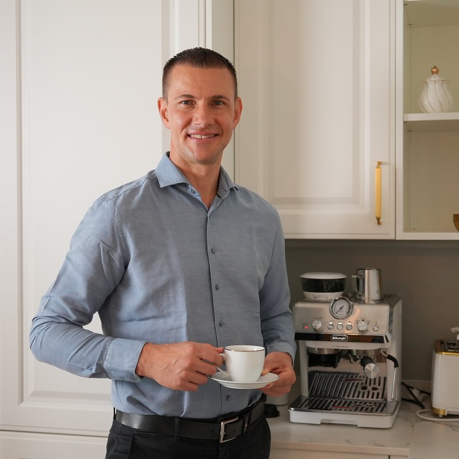 Matthias Neumann in seiner Küche